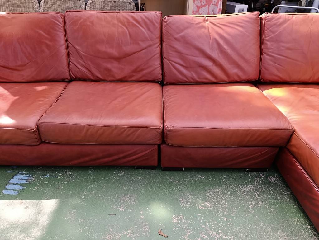 SOFÁ CHAISE LONGUE MODULAR DE PIEL ROJIZO - Imagen 4
