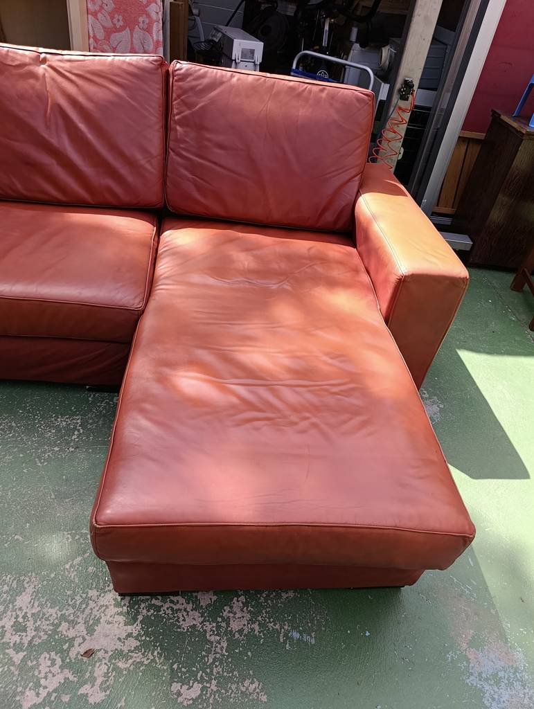 SOFÁ CHAISE LONGUE MODULAR DE PIEL ROJIZO - Imagen 5