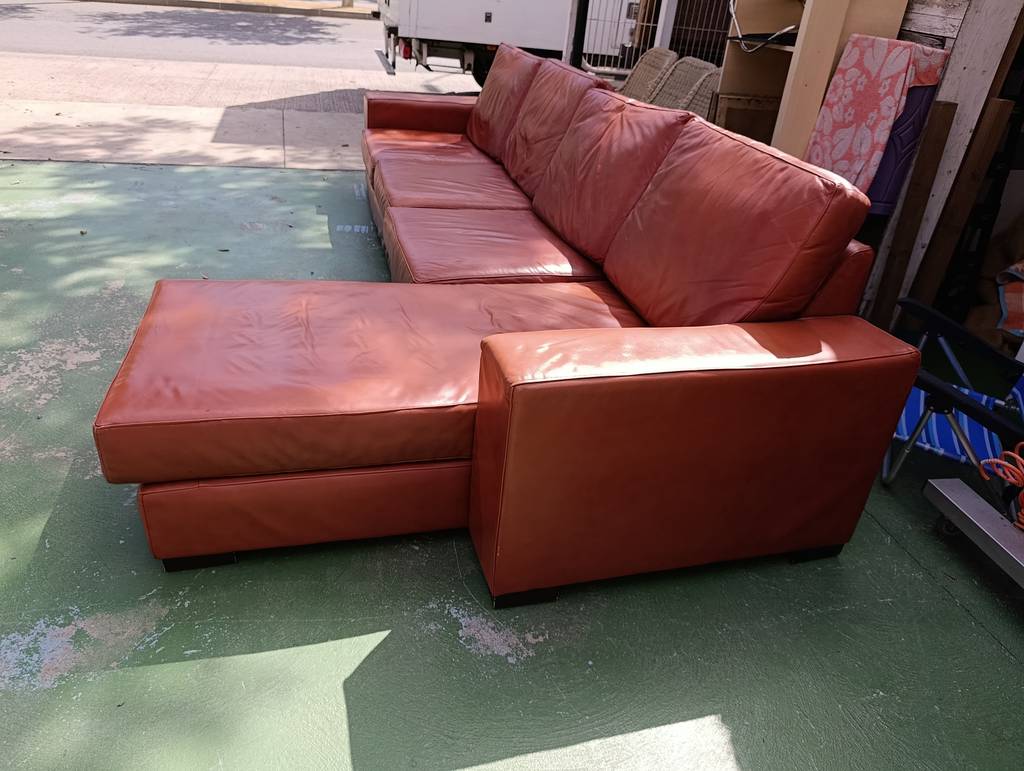 SOFÁ CHAISE LONGUE MODULAR DE PIEL ROJIZO - Imagen 6