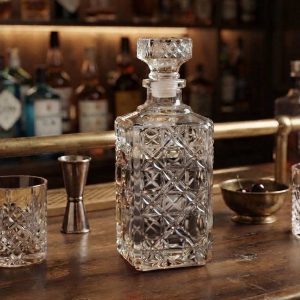 BOTELLA LICORERA CRISTAL TALLADO CUADRADA