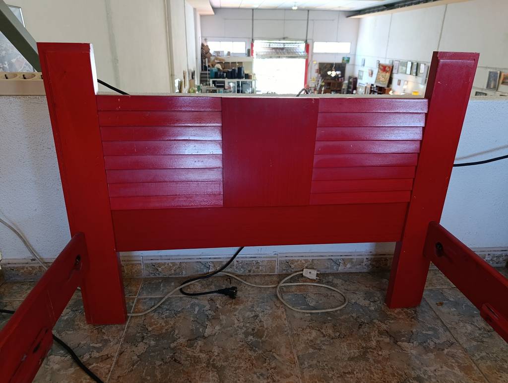 ESTRUCTURA DE CAMA ROJA INDIVIDUAL - Imagen 4