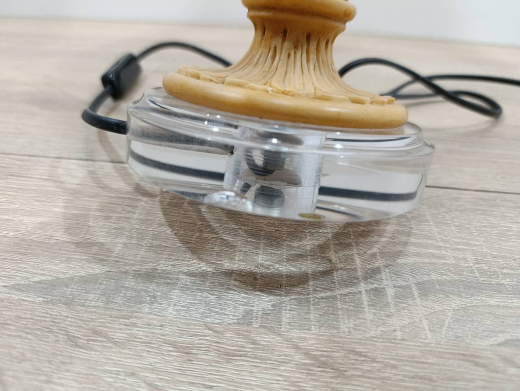 LÁMPARA DE MESA DORADA CLÁSICA - Imagen 7