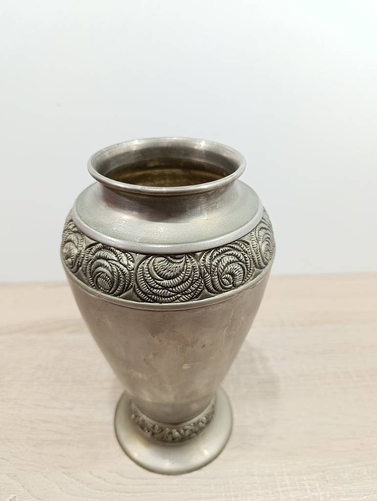 JARRÓN VINTAGE DE PELTRE/ METAL LABRADO - Imagen 2