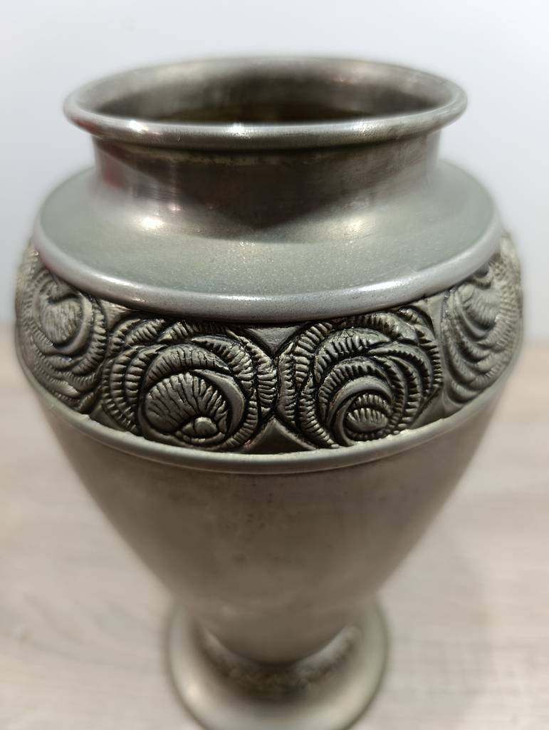 JARRÓN VINTAGE DE PELTRE/ METAL LABRADO - Imagen 6