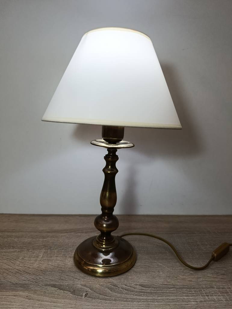LÁMPARA DE MESA CLÁSICA DE LATÓN - Imagen 2