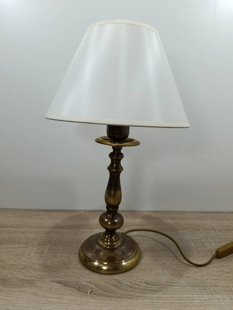LÁMPARA DE MESA CLÁSICA DE LATÓN - Imagen 4