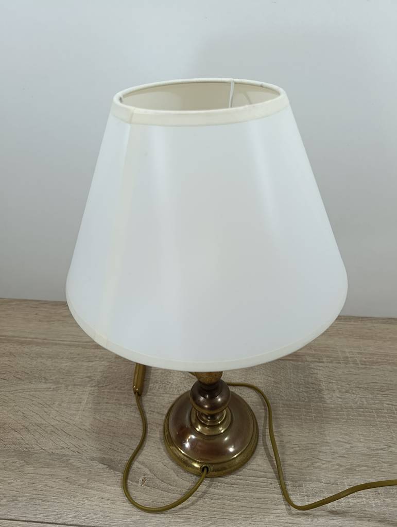 LÁMPARA DE MESA CLÁSICA DE LATÓN - Imagen 8