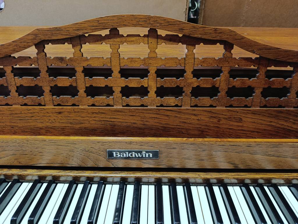 PIANO VERTICAL BALDWIN CON BANQUETA - Imagen 6