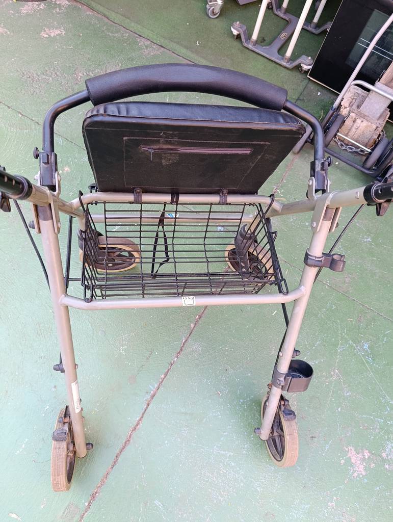 ANDADOR CON ASIENTO Y CESTA ROLLATOR - Imagen 3