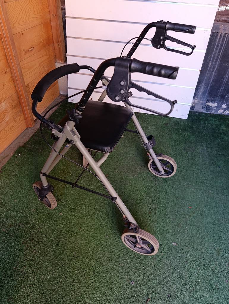 ANDADOR CON ASIENTO Y CESTA ROLLATOR - Imagen 5
