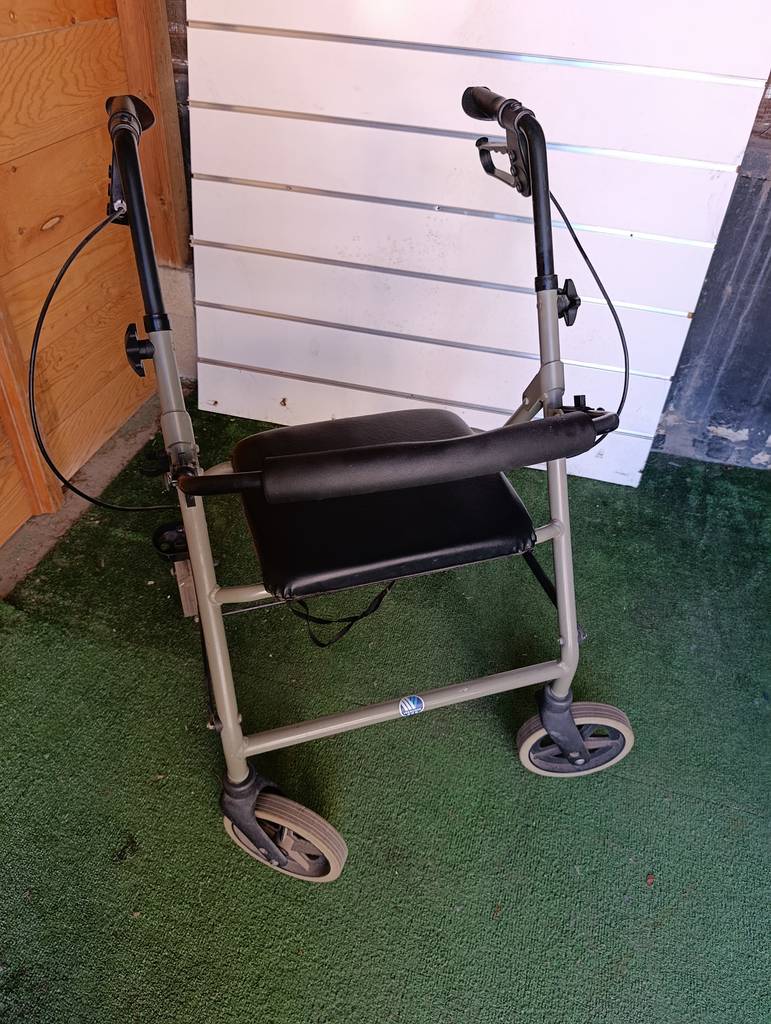 ANDADOR CON ASIENTO Y CESTA ROLLATOR - Imagen 6