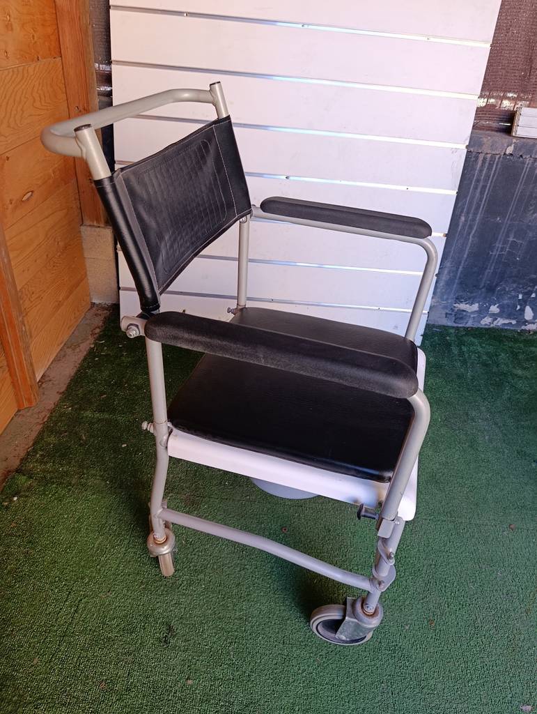 SILLA DE DUCHA / WC INCORPORADO Y RUEDAS - Imagen 4