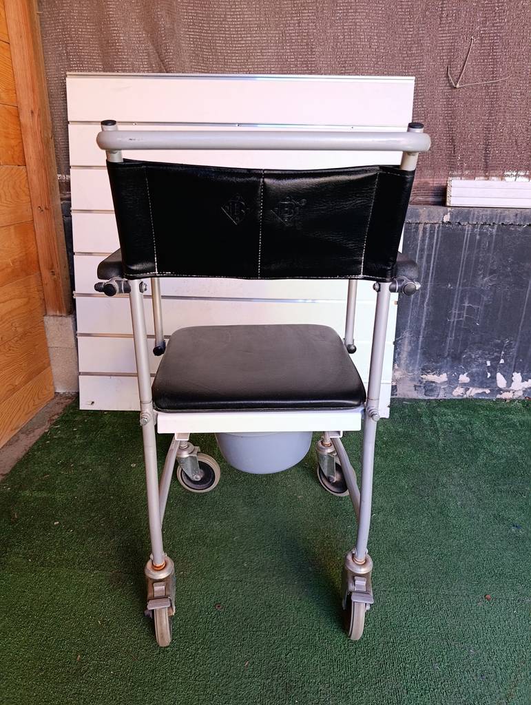 SILLA DE DUCHA / WC INCORPORADO Y RUEDAS - Imagen 5