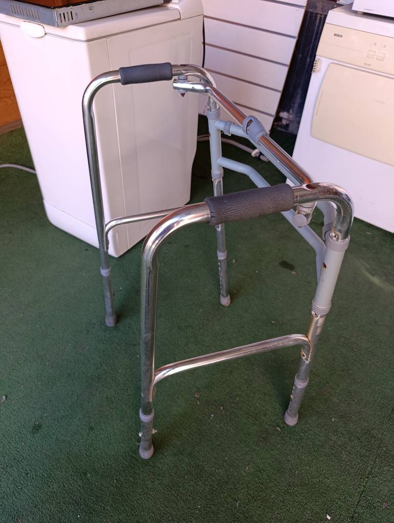 ANDADOR ORTOPEDICO DE ALUMINIO FIJO - Imagen 3