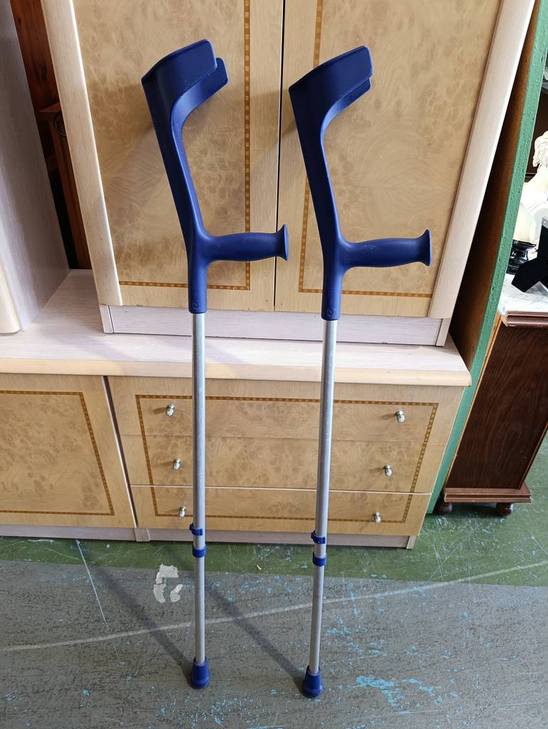 MULETAS ORTOPEDICAS CON PUÑOS AZUL - Imagen 2