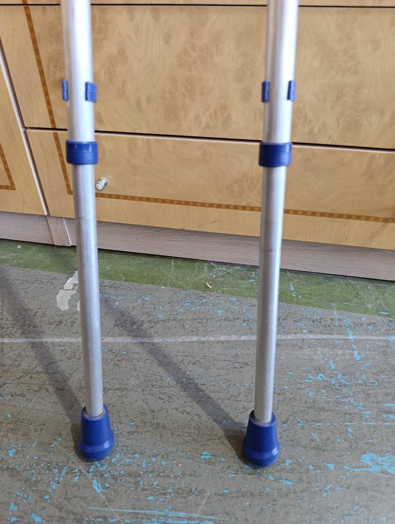 MULETAS ORTOPEDICAS CON PUÑOS AZUL - Imagen 5