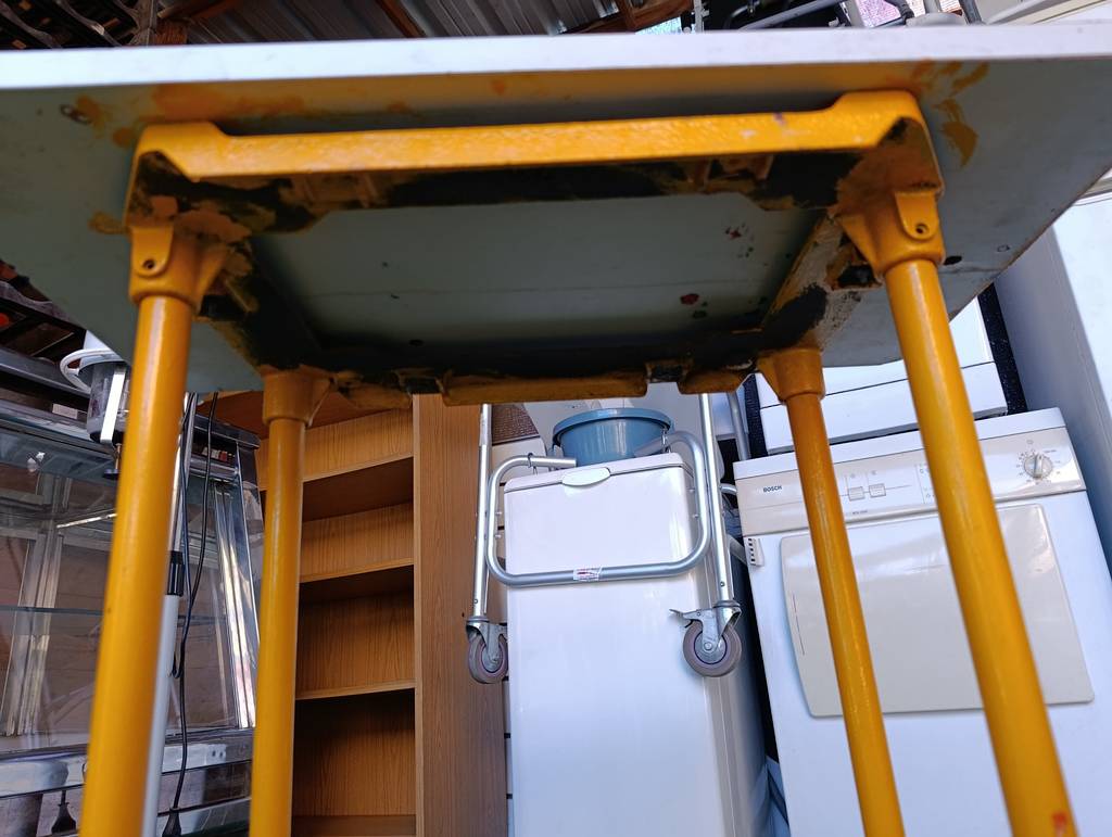 MESA AUXILIAR INDUSTRIAL CON RUEDAS AMARILLA - Imagen 5