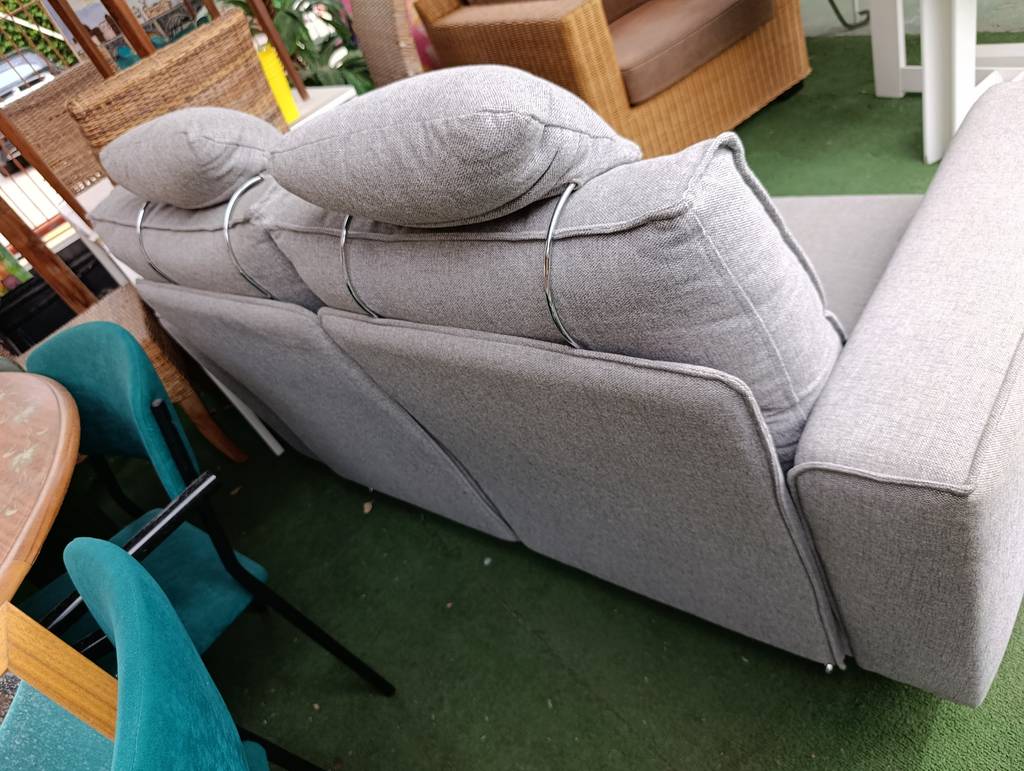 SOFÁ DE 2 PLAZAS GRIS CON REPOSACABEZAS - Imagen 8