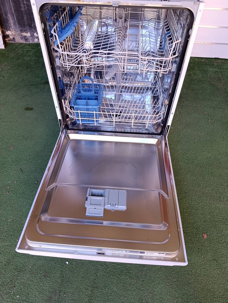 LAVAVAJILLAS INDESIT BLANCO - Imagen 5