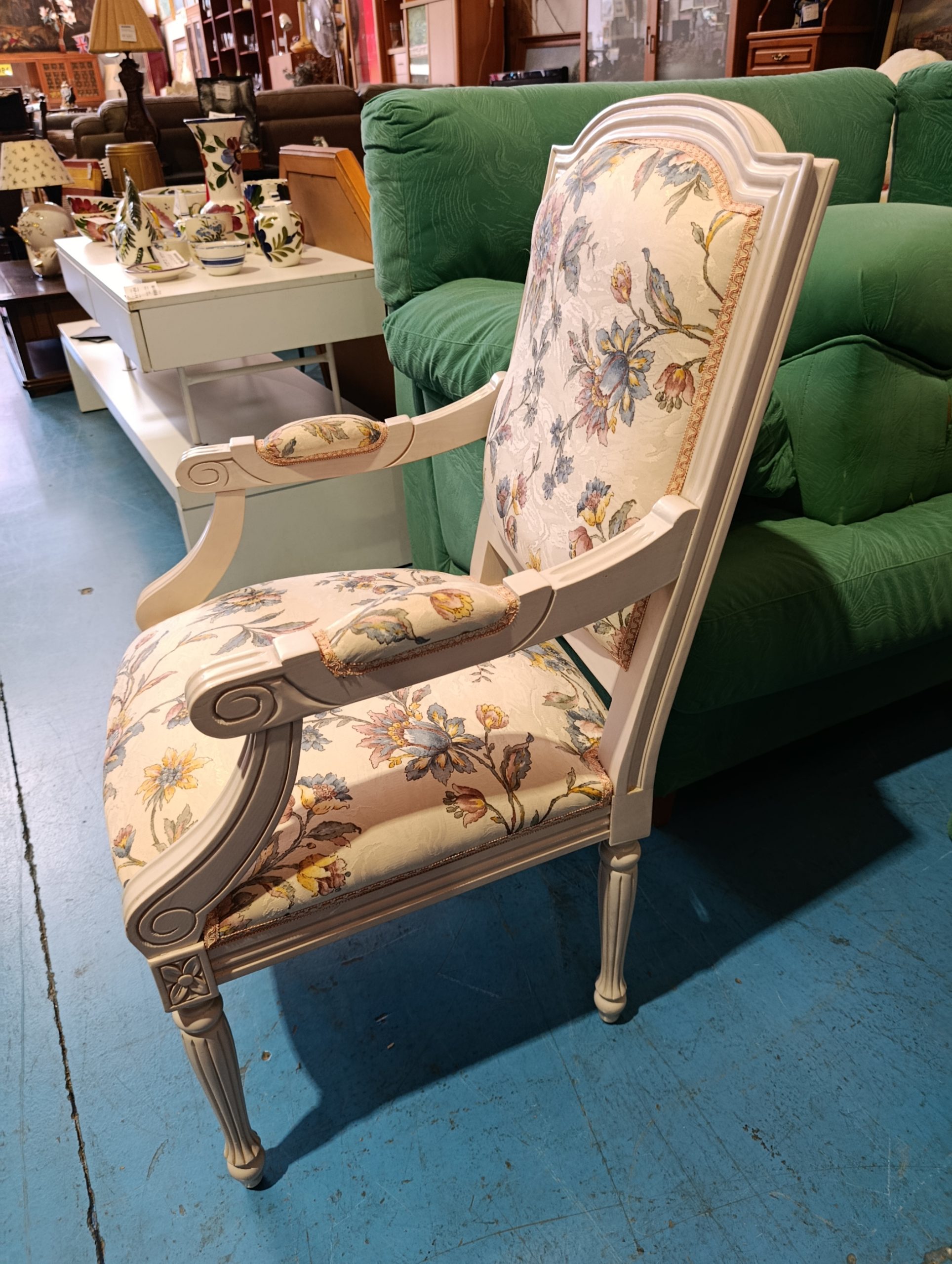 SILLÓN CLÁSICO TAPIZADO DE FLORES - Imagen 3