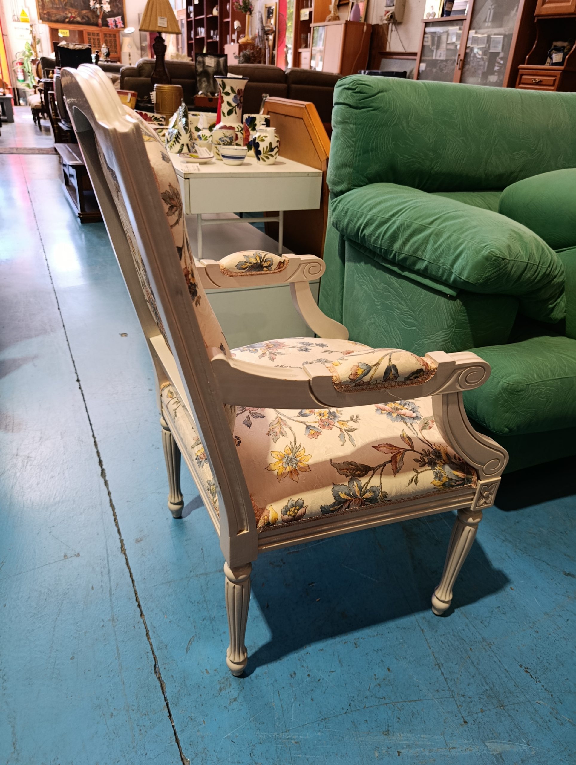 SILLÓN CLÁSICO TAPIZADO DE FLORES - Imagen 5