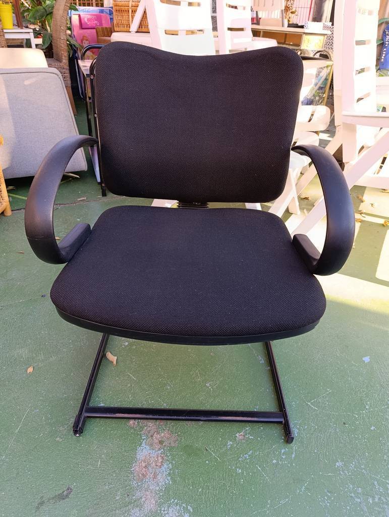 SILLA OFICINA CON APOYABRAZOS NEGRA - Imagen 2