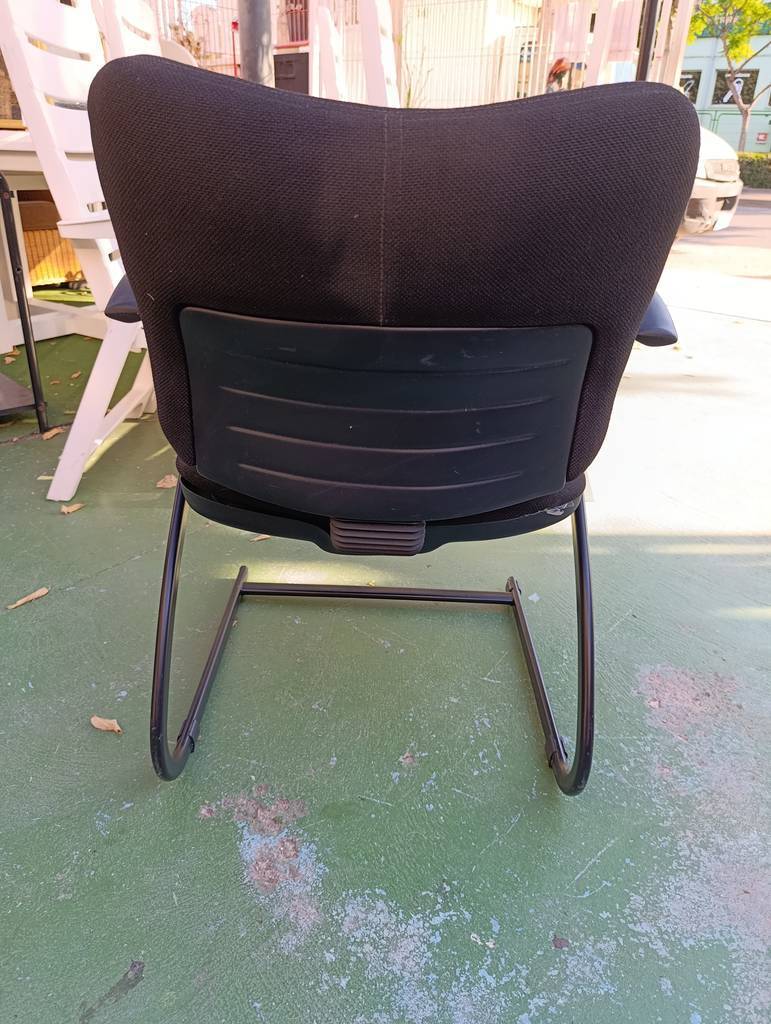 SILLA OFICINA CON APOYABRAZOS NEGRA - Imagen 6