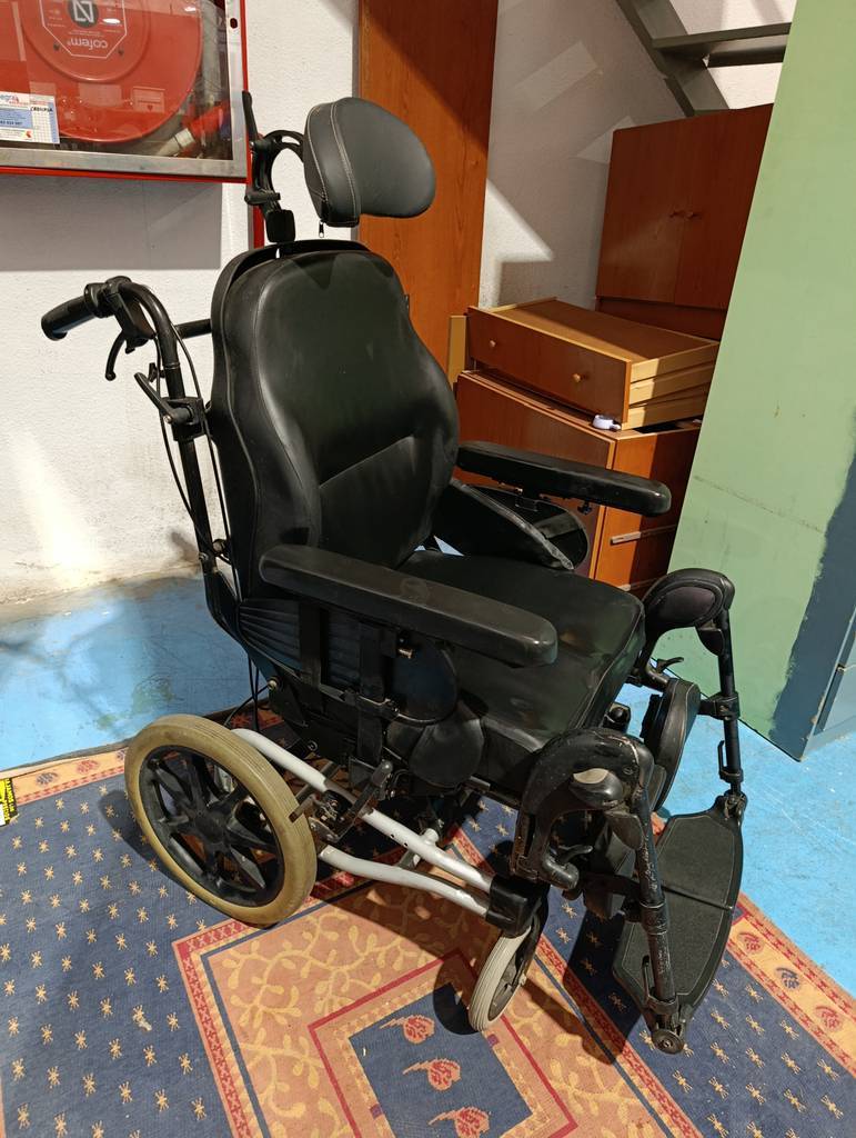 SILLA DE RUEDAS POSICIONADORA ERGONÓMICA - Imagen 3