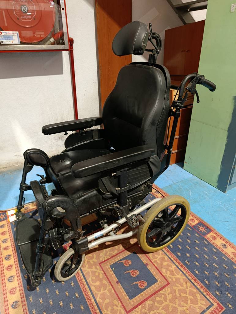 SILLA DE RUEDAS POSICIONADORA ERGONÓMICA - Imagen 7